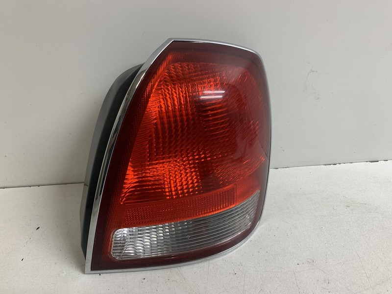2001-2002 Hyundai XG 300 350 Right Passenger Tail Light Lamp Taillight