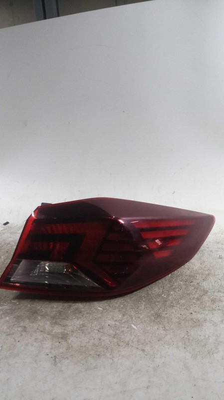 2019 Hyundai Elantra Right Tail Light Assembly Red OEM Used 62000 Miles