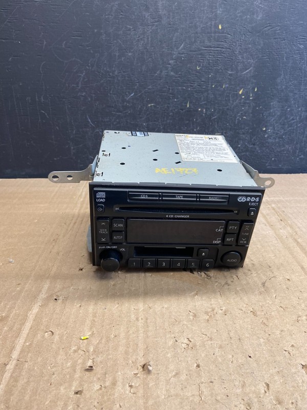 1998 to 2004 Infiniti QX4 6-Disc CD Cassette Player FM Radio Bose AE1727 DG