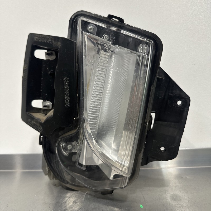 2013 Thru 2017 Cadillac XTS Running Foglight Right Passenger OEM 20874076 LED RH