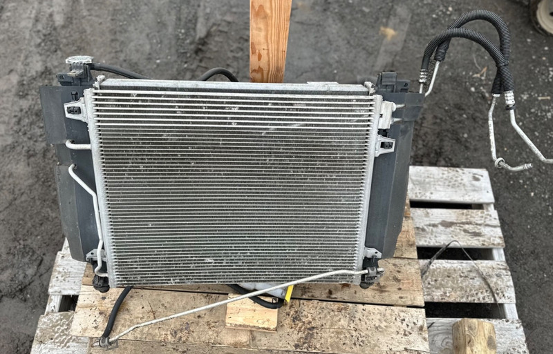 2015-2020 Dodge Grand Caravan Radiator Cooling Fan Shroud Motor 05005144AN OEM