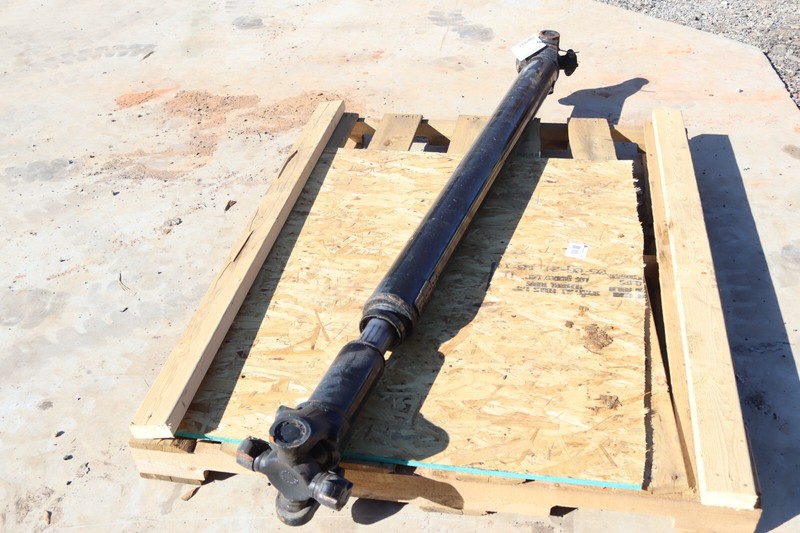 2019-2023 VOLVO VNL 860 REAR CENTER DRIVESHAFT CARDAN 25813703 234655 OEM