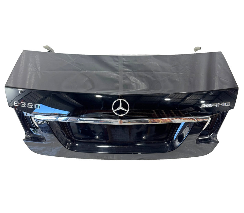 📌 2010-2016 MERCEDES-BENZ W212 E350 AMG LOGO TAILGATE SHELL BOOT LID OEM