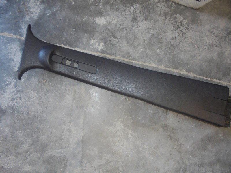 2003 Jeep Liberty Sport 3.7L 3.7 B Pillar Cover Panel Right Passenger Trim Belt