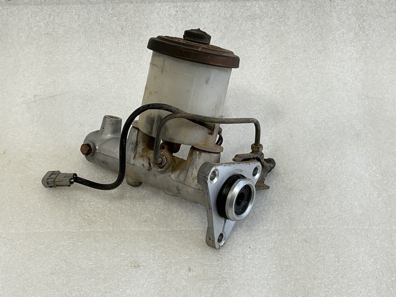 1990 1991 LEXUS ES250 TOYOTA CAMRY BRAKE MASTER CYLINDER WITH ABS 47201-32220