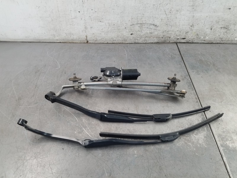 2019 Nissan 370Z Nismo Windshield Wiper Motor / Arms #0757 J1