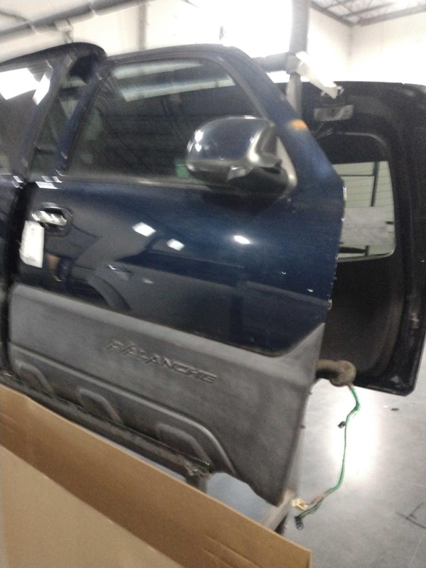 2004 Chevrolet Avalanche 1500 Right Door Blue 472399 Used, Scratches, 182K Miles