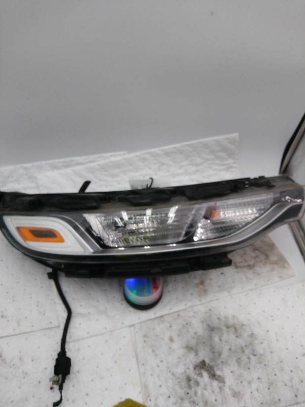 2020 KIA Soul Right Headlight Assembly White Halogen Projector 696812 104K MI
