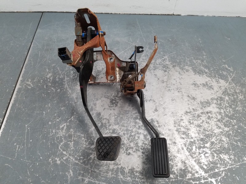 2000 99 00 Honda Civic Si EM1 Brake / Throttle Pedal Assembly #2710 S7