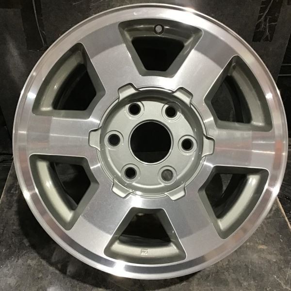 2004-2007 GMC Sierra 1500 Yukon 5193 Wheel 17x7.5 Rim Silver Machined 9594491
