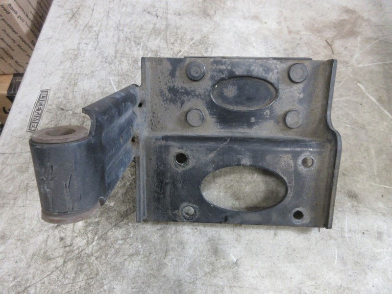 2003-2006 Jeep Wrangler TJ OEM Automatic Transmission Mount Bracket 52059515