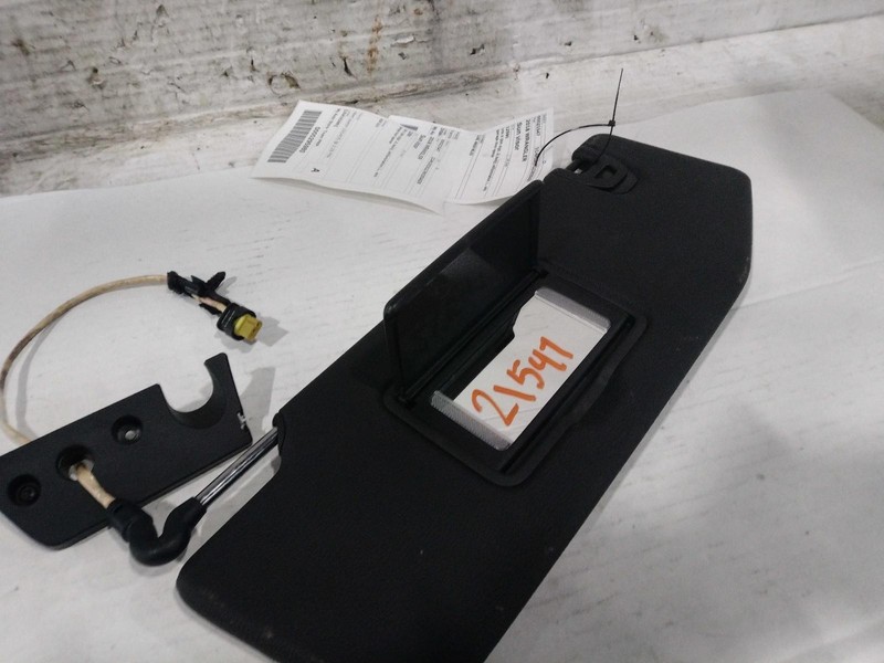 Used Left Sun Visor fits: 2018 Jeep Wrangler VIN X 6th digit JL body w/illuminat