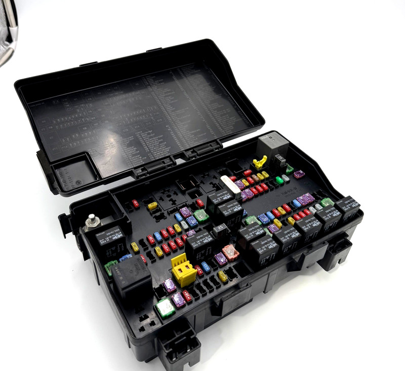 ✅16-19 RAM 1500 Classic RELAY FUSE BOX INTELLIGENT POWER DISTRIBUTION CENTER OEM