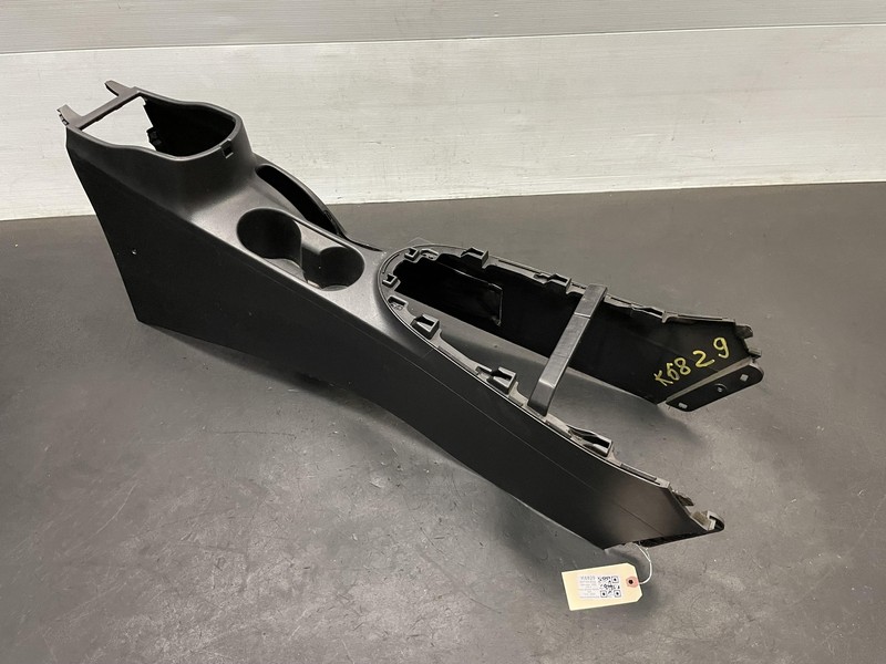 Center Console Base Frame 2017 Kia Soul 84611-B2100 2014 2015 2016 2018 2019