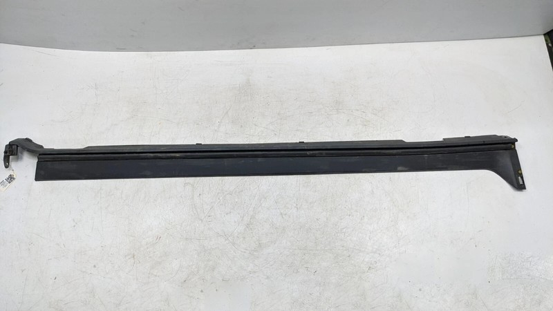 Right Rocker Panel Molding 2019 GMC Terrain 23193668 2018 2020 2021 2022 - 2024