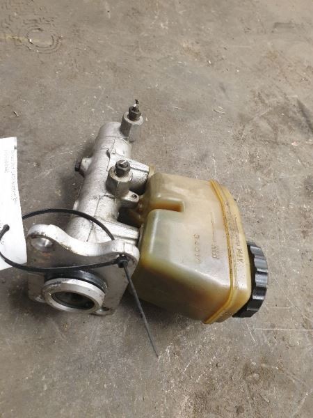93-95 TOYOTA 4RUNNER 3.0L 4X4 AT BRAKE MASTER CYLINDER ASSEMBLY
