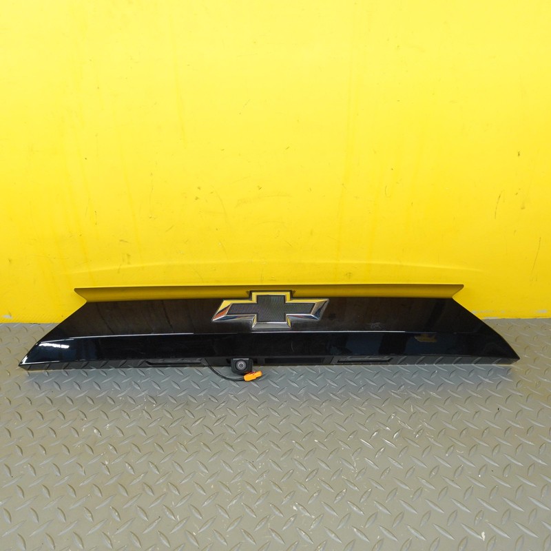 2022-2023 CHEVROLET BOLT EV LIFTGATE LICENSE PLATE MOLDING W/ CAMERA 42770044