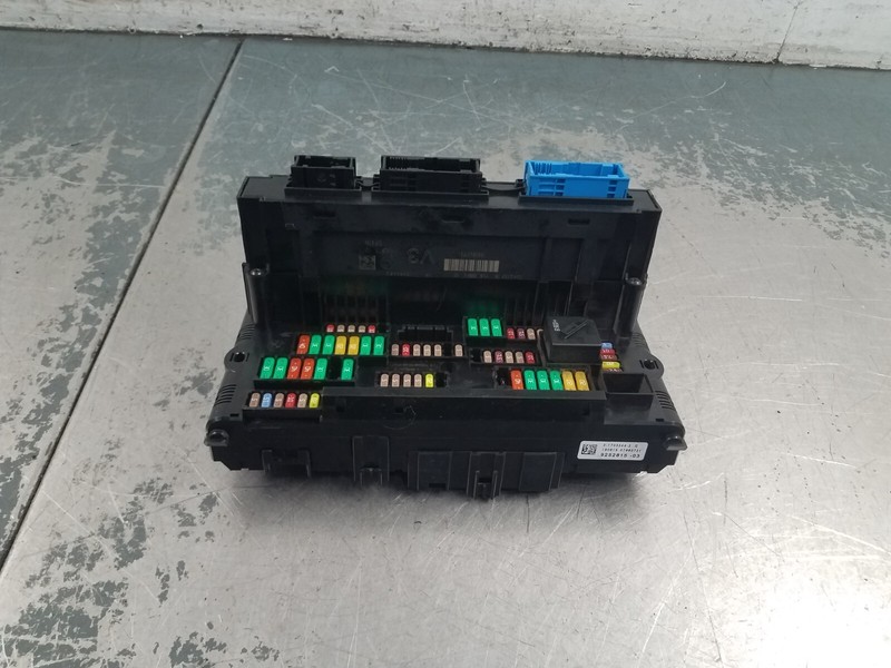 2016 BMW M5 F10 Front Power Distribution Fuse Relay Panel #5706 B6