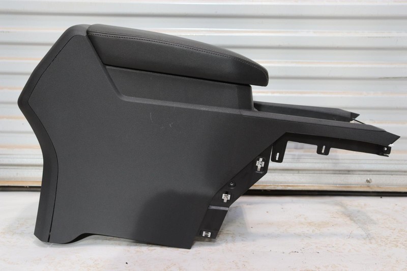 2021-2023 VOLKSWAGEN VW ATLAS CENTER CONSOLE COMPARTMENT W/ ARMREST OEM