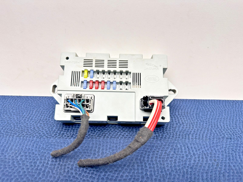 14–23 Land Rover Range Rover Jaguar Rear Trunk Smart Fuse Relay Junction Box OEM