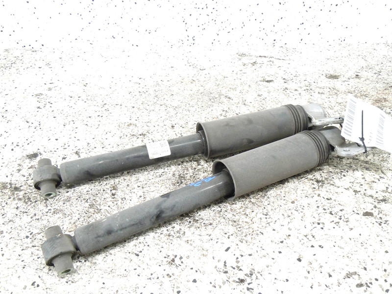 2019 19 GMC Terrain Rear Shock Absorber Pair Left Right OEM 84361756