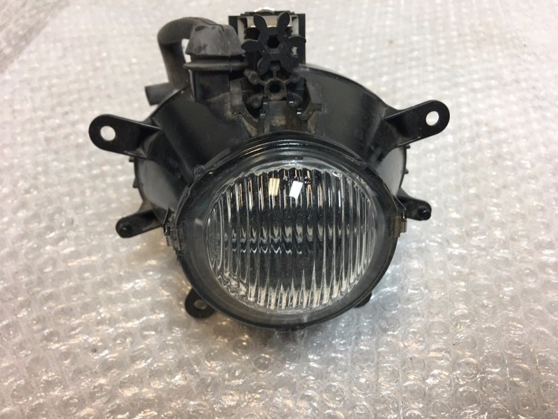 Fog Light For 2002-05 BMW 325i LH or RH NO BULB