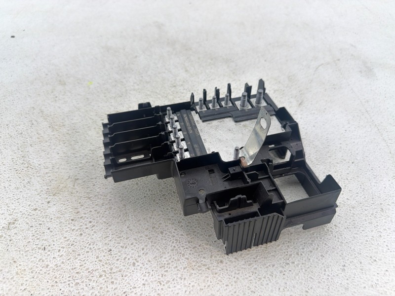 2021-2026 CHEVROLET TRAILBLAZER BATTERY POSITIVE TERMINAL FUSE BOX W/ COVER OEM