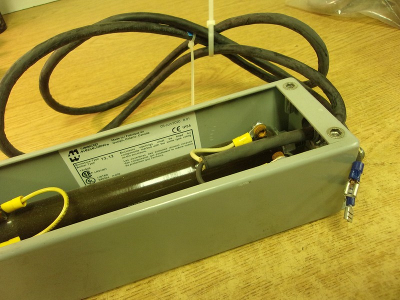 Hammond MFG Enclosure Boitier Type 13, 12 A-825 E65324 With (2) Ohmite L175J10