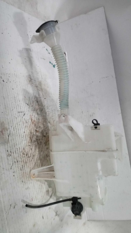 2017 Toyota RAV4 Washer Fluid Reservoir OEM White 2.5L 134K Miles NJ25-21320