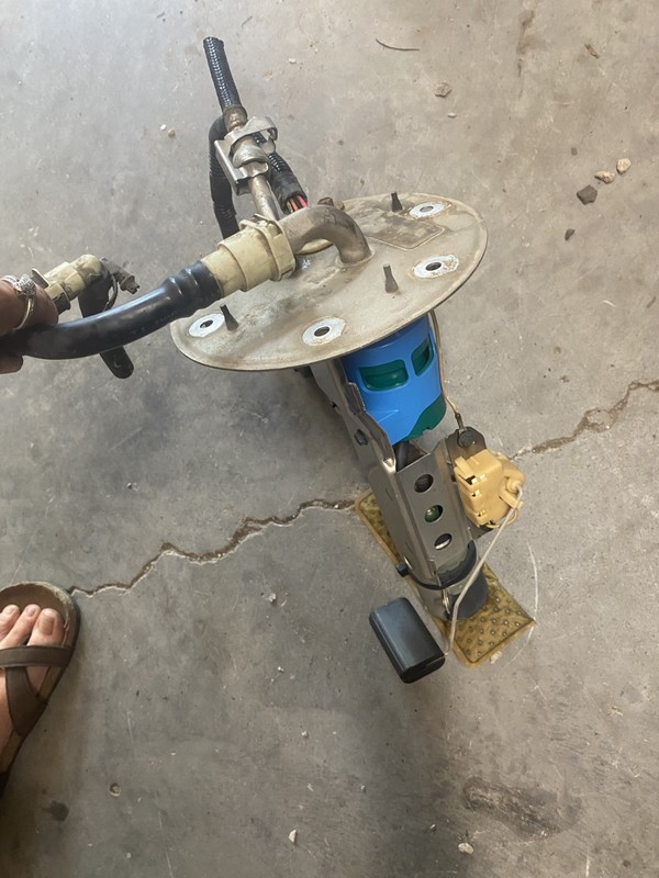 2004-2005 FORD E250 FUEL PUMP OEM
