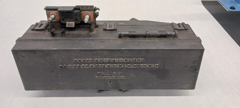 00-'03 FORD RANGER Engine Fuse Box OEM 1 Year Warranty!!