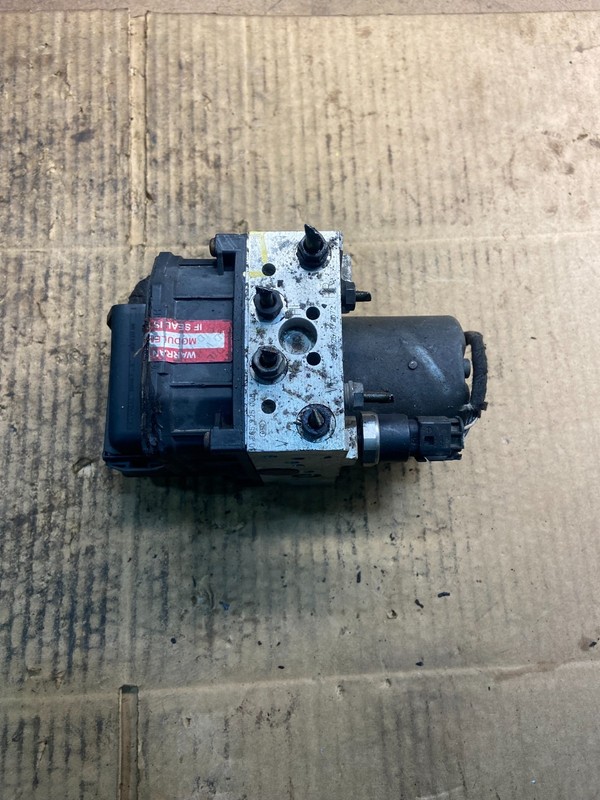 2016 - 2018 Kia Sorento ABS Anti-Lock Brake Pump 6758969 OEM Y4397 DG