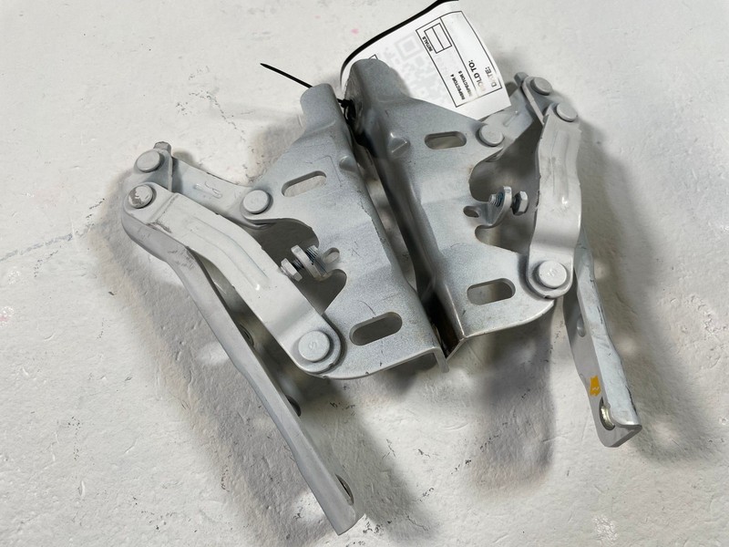 23-26 KIA SPORTAGE FRONT LEFT & RIGHT HOOD BONNET HINGES BRACKET WHITE # 109180