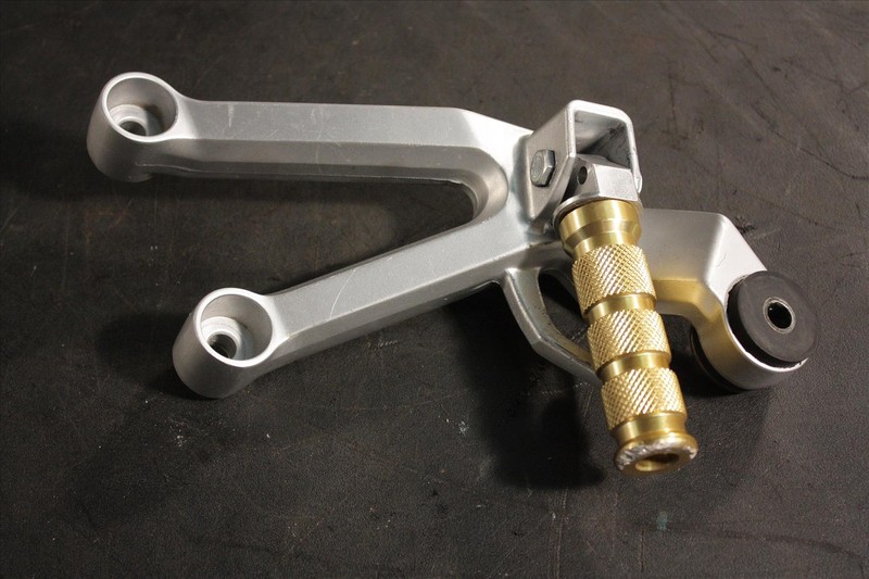05 SUZUKI SV 650 REAR RIGHT GOLD PEG WITH MOUNT BRACKET SV650