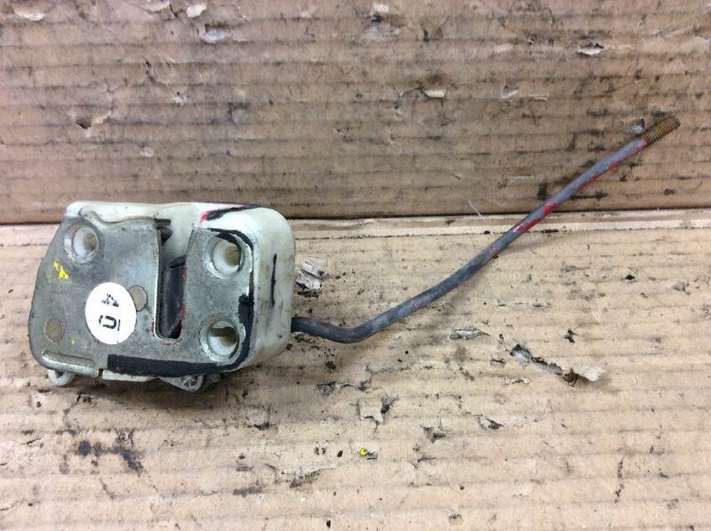 88 89 Civic 4DR Sedan DX RightFront Door Latch Manual Lock Used OEM