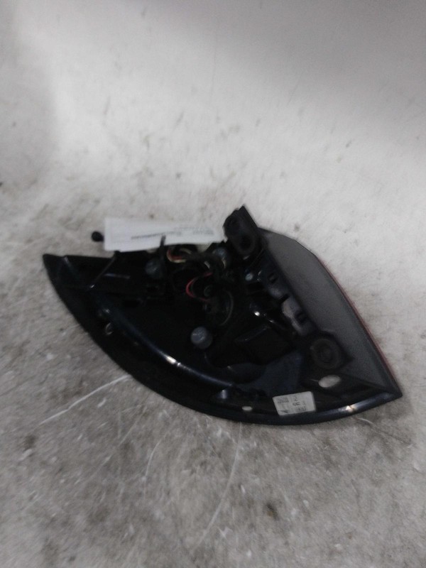 2017 Chrysler Pacifica Right Tail Light Assembly Maroon OEM 627644 Used