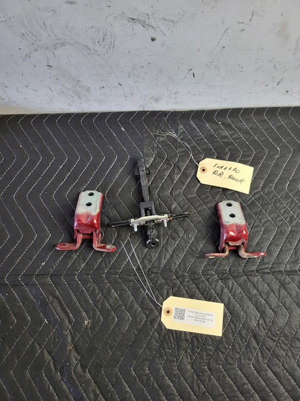 KIA SORENTO 2022 2.5L Rear Right Passenger Door Hinges & Stopper USED OEM 21-23