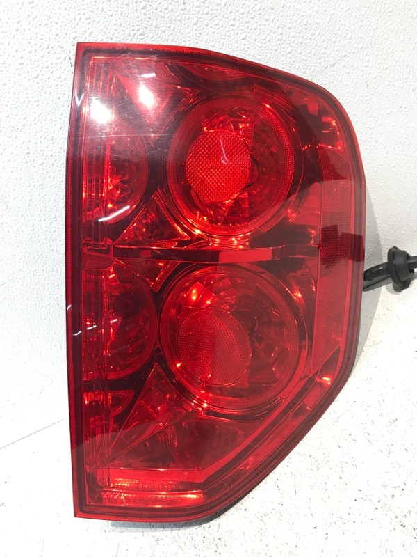 2003 - 2005 HONDA PILOT Brake Tail Light Right RH PASSENGER SIDE OEM