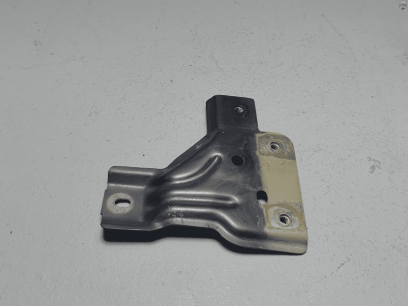 2014-2020 ACURA MDX FRONT PASSENGER SIDE FENDER LOWER MOUNT BRACKET BRACE OEM