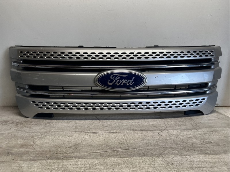 BB538200 I 2011 - 2015 Ford Explorer Front Upper GRILLE W/Emblem OEM W/O Police
