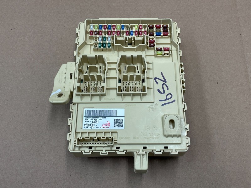 21 22 23 24 Kia K5 Junction Fuse Relay Box Block Module Unit 1652 OEM