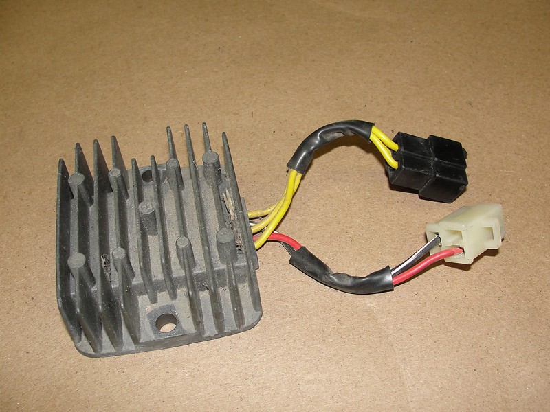 98 SUZUKI LS 650 SAVAGE RECTIFIER VOLTAGE REGULATER REGULATOR LS650