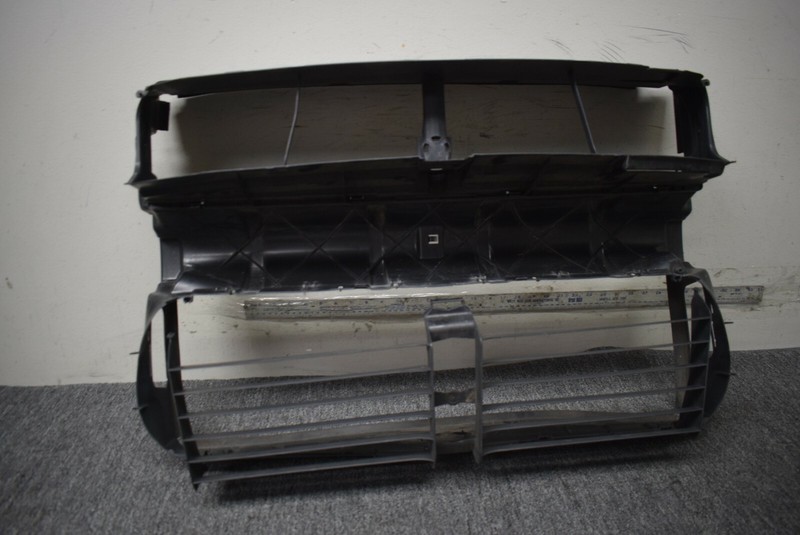 2011-2013 BMW X5 FRONT CENTER AIR DUCT WITH GRILLE FACTORY OEM