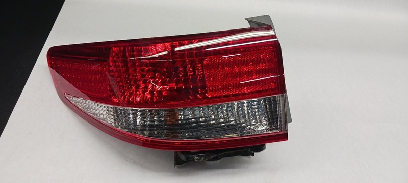2004 HONDA ACCORD Left driver Taillight Sedan quarter mounted OEM 03 04