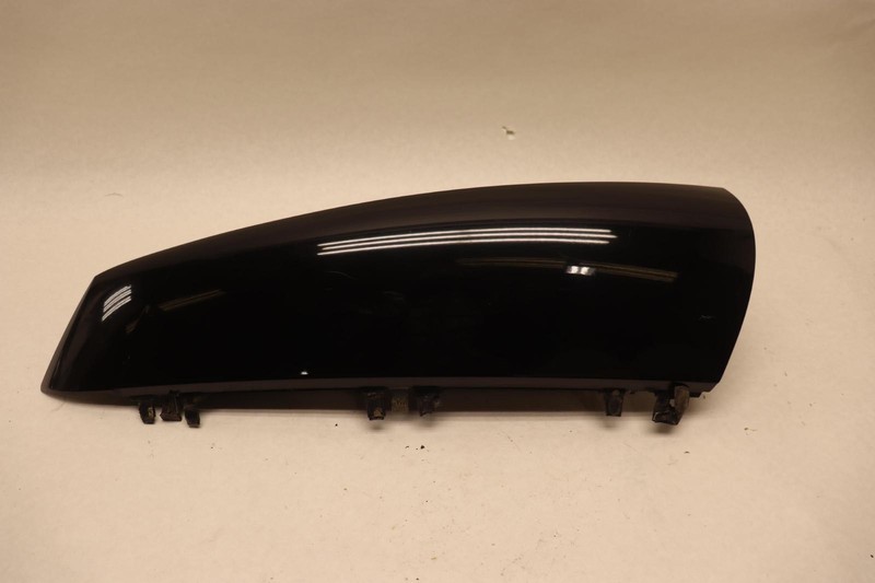 2007-2014 GMC YUKON REAR LEFT UPPER TAIL LIGHT QUARTER D PILLAR COVER TRIM OEM