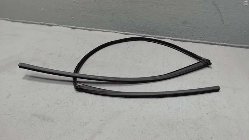 HONDA CIVIC FRONT PASSENGER DOOR WINDOW GLASS RUN CHANNEL SEAL 2016-2021 OEM