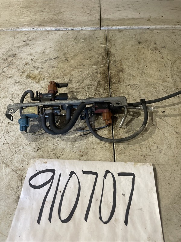 1997 -01 LEXUS ES300 3.0L Evaporator Canister Purge Solenoid Valve 25860-62010