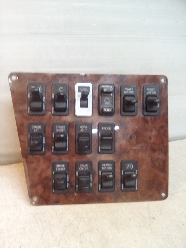 International 9200 Dash Switch Panel A-8175A