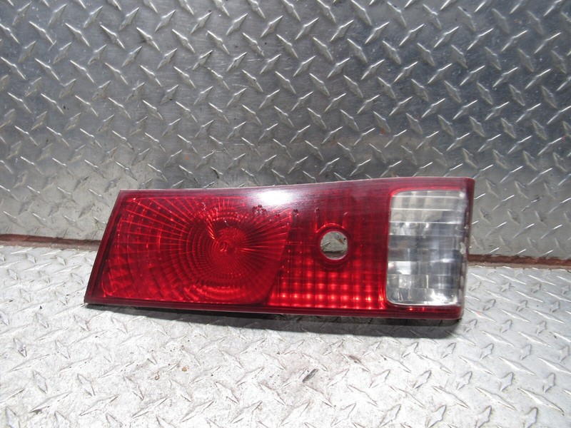 00 01 TOYOTA CAMRY RIGHT PASSENGER TAIL LAMP LID MOUNTED TRIDENT MANUFACTURER