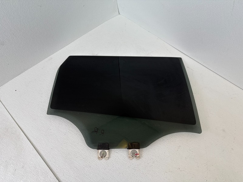 2014 - 2018 JEEP CHEROKEE REAR RIGHT SIDE DOOR WINDOW GLASS 68104623AC OEM